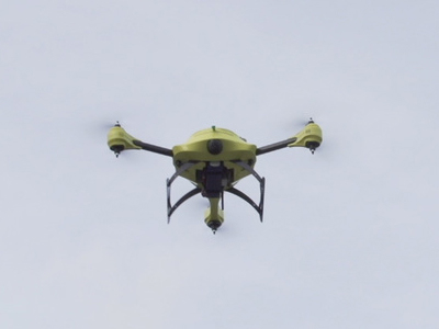 Ambulance Drone: Μια εφεύρεση ιπτάμενου ρομπότ-ασθενοφόρου που σώζει ζωές